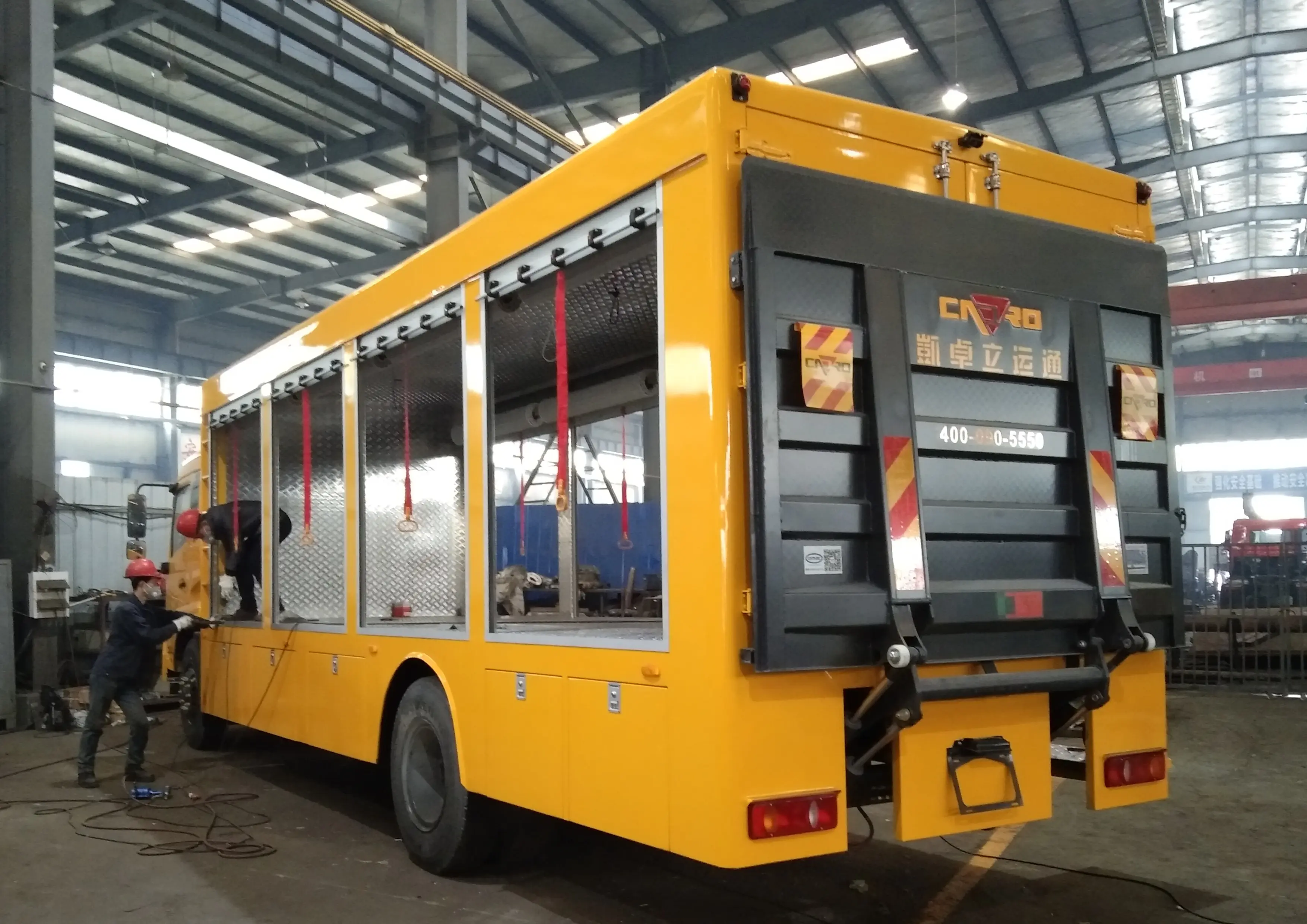 ISUZU 4X2 6 Wheel Maintenance Lorry Mobile Workshop Service Truck with Hydraulic Tailboard