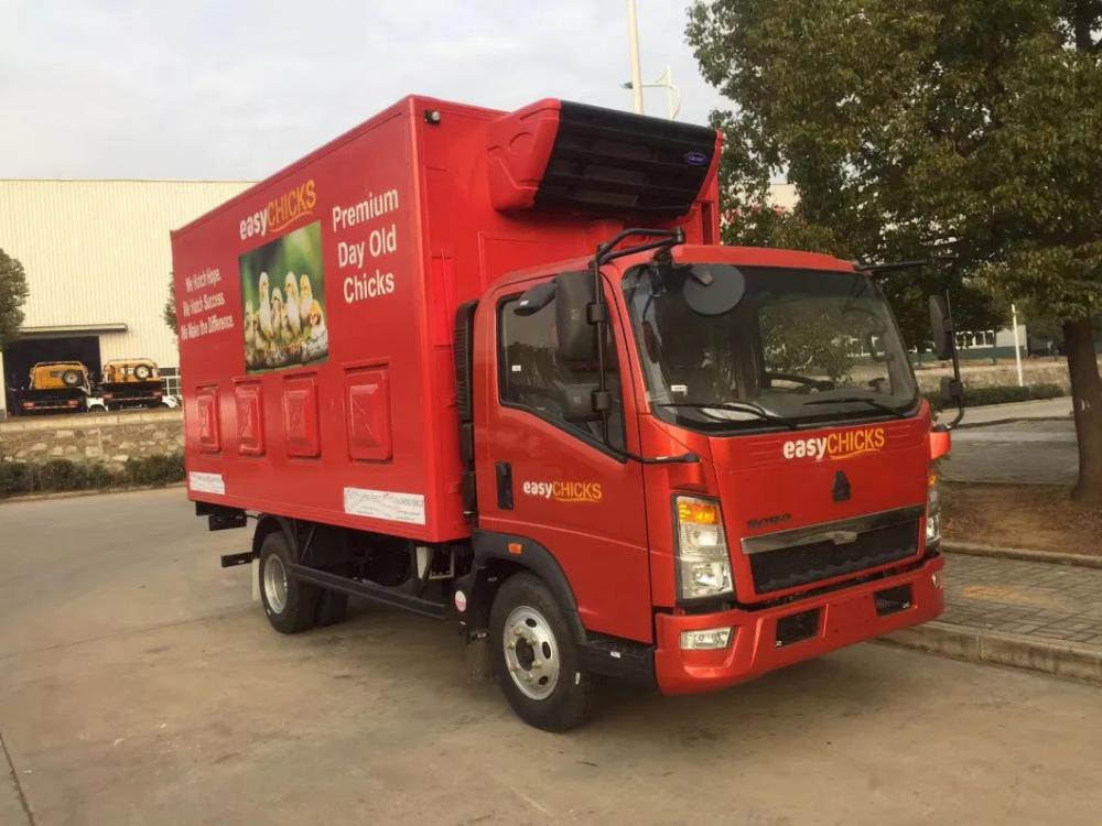 Sinotruk HOWO 4m Box Poultry Day Old Seedings Transported Trucks