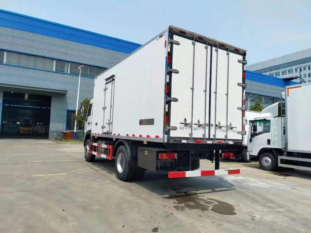 HOWO 4X2 12tons Refrigerated Lorry Truck