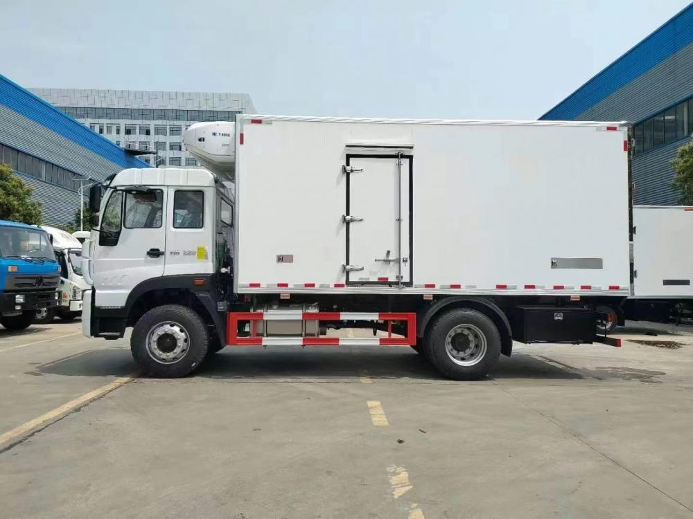 HOWO 4X2 12tons Refrigerated Lorry Truck