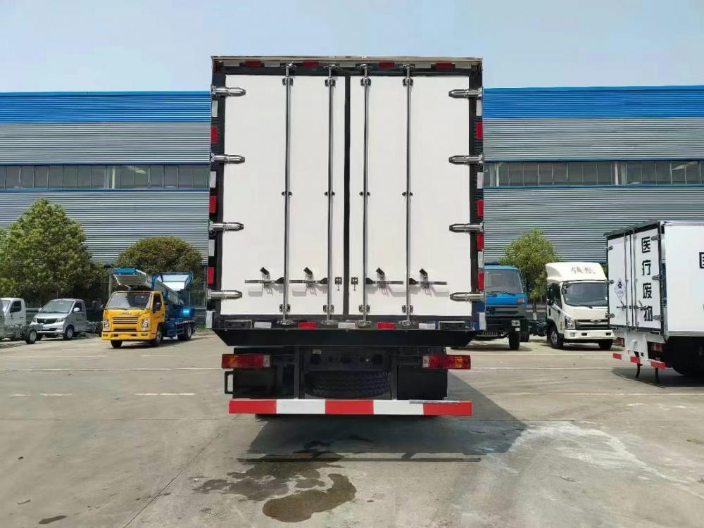 HOWO 4X2 12tons Refrigerated Lorry Truck