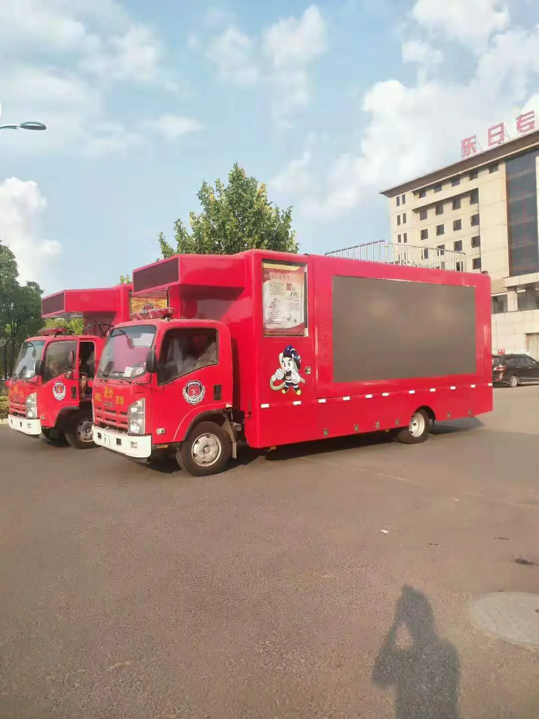 Isuzu P4 P6 LED Digial Mobile Stage Billboard Advertising Truck