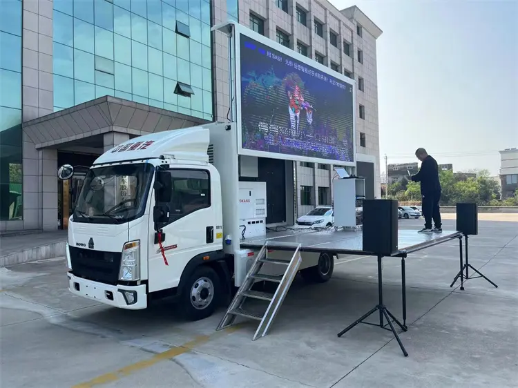 HOWO P4 P6 LED Digial Mobile Stage Billboard Advertising Truck