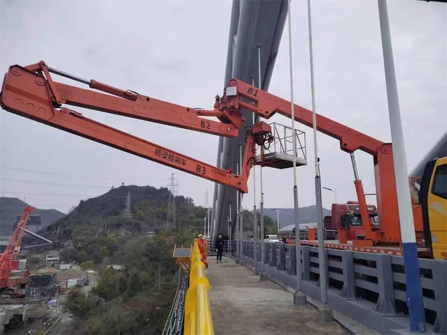ISUZU 18m Bucket Type Bridge Inspection Unit