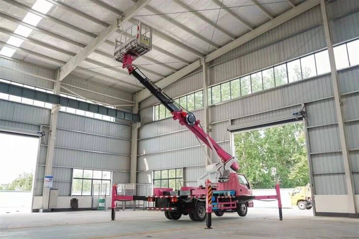 JMC Straight arm aerial working platform truck