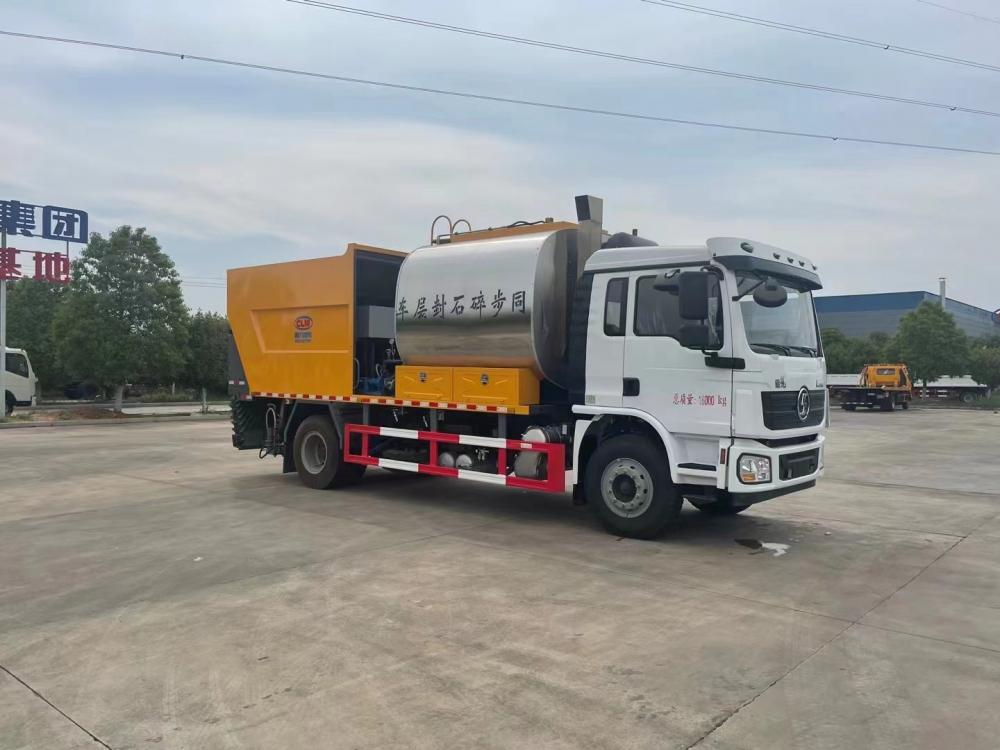 Shacman 4x2 6wheels Synchronous chip sealer asphalt gravel truck
