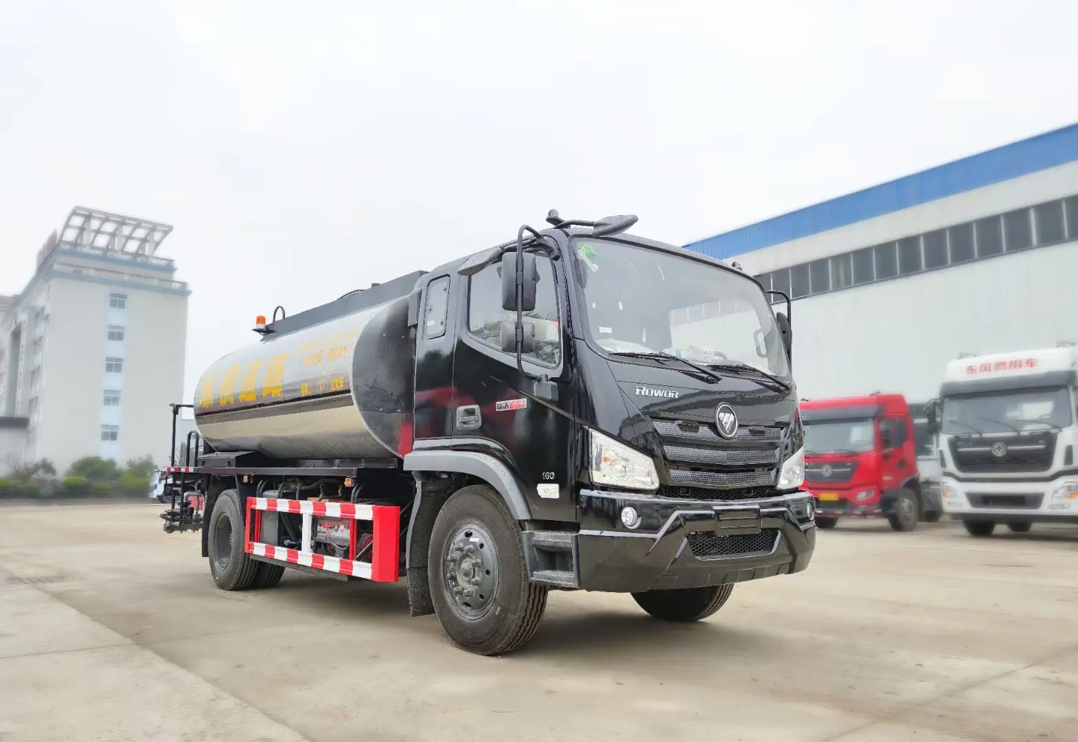 FOTON 4x2 6 wheeler 6000liters Asphalt Distributor Bitumen Spreader Truck