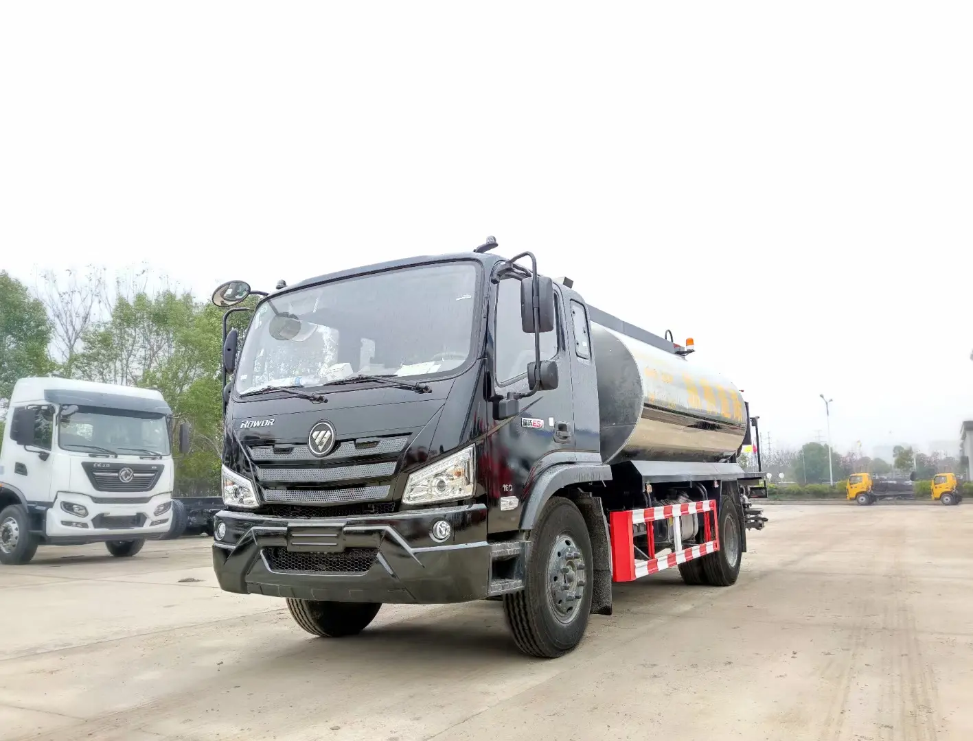 FOTON 4x2 6 wheeler 6000liters Asphalt Distributor Bitumen Spreader Truck
