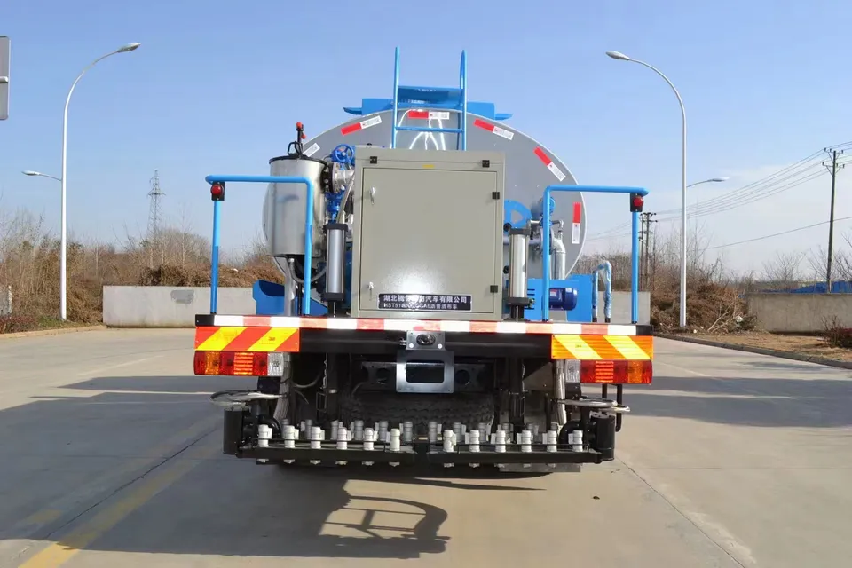 FAW 4x2 6 wheeler 8000liters Asphalt Distributor Bitumen Spreader Truck