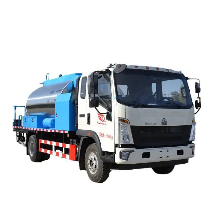 Sinotruk HOWO 4x2 6 wheeler 6CBM 6000liters Asphalt Distributor Truck