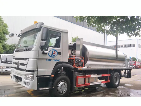 Sinotruk HOWO 4x2 6 wheeler 10CBM 10000liters Asphalt Distributor Truck