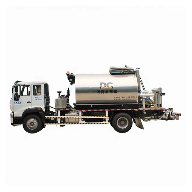 Sinotruk HOWO 4x2 6 wheeler 10CBM 10000liters Asphalt Distributor Truck