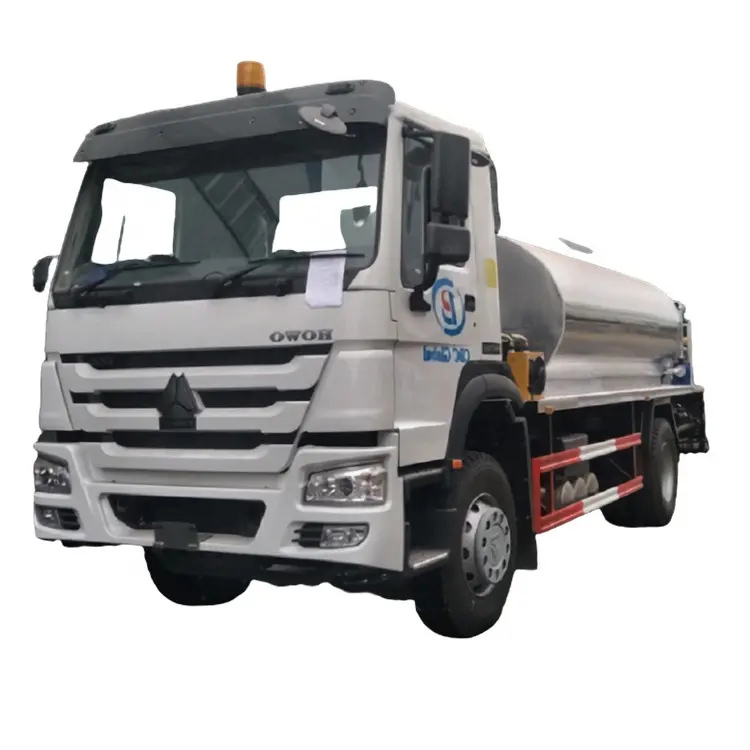 Sinotruk HOWO 4x2 6 wheeler 10CBM 10000liters Asphalt Distributor Truck