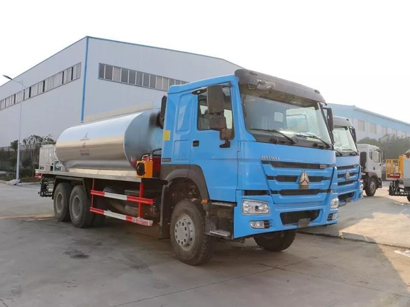 Sinotruk HOWO 6x4 10 wheeler 12CBM 12000liters Asphalt Distributor Truck