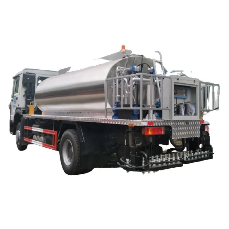 Sinotruk HOWO 4x2 6 wheeler 10CBM 10000liters Asphalt Distributor Truck