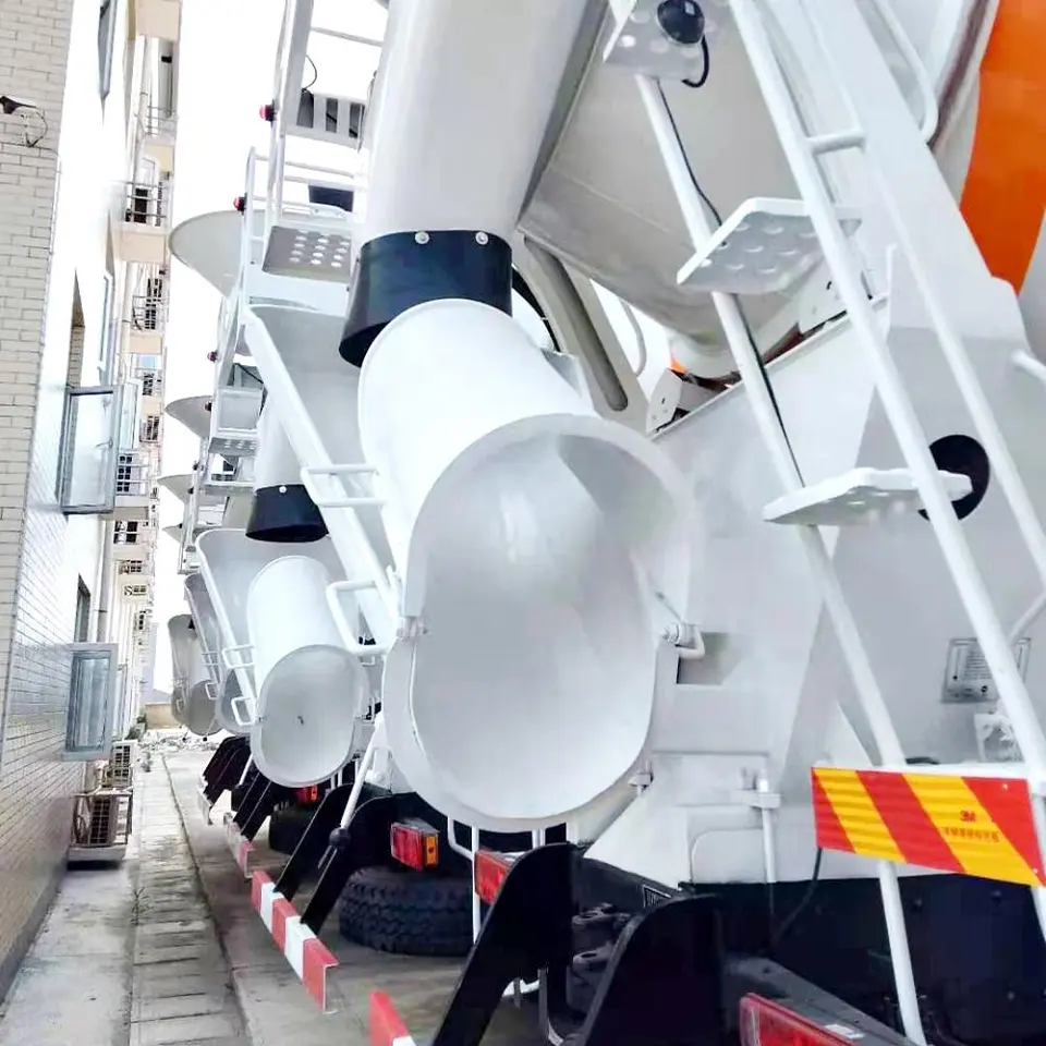 Dongfeng 4x2 6m³ Concrete Mixing Tank Truck