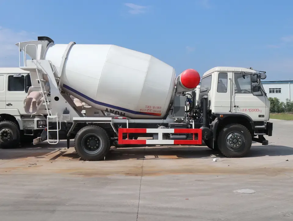 Dongfeng 4x2 6m³ Concrete Mixing Tank Truck