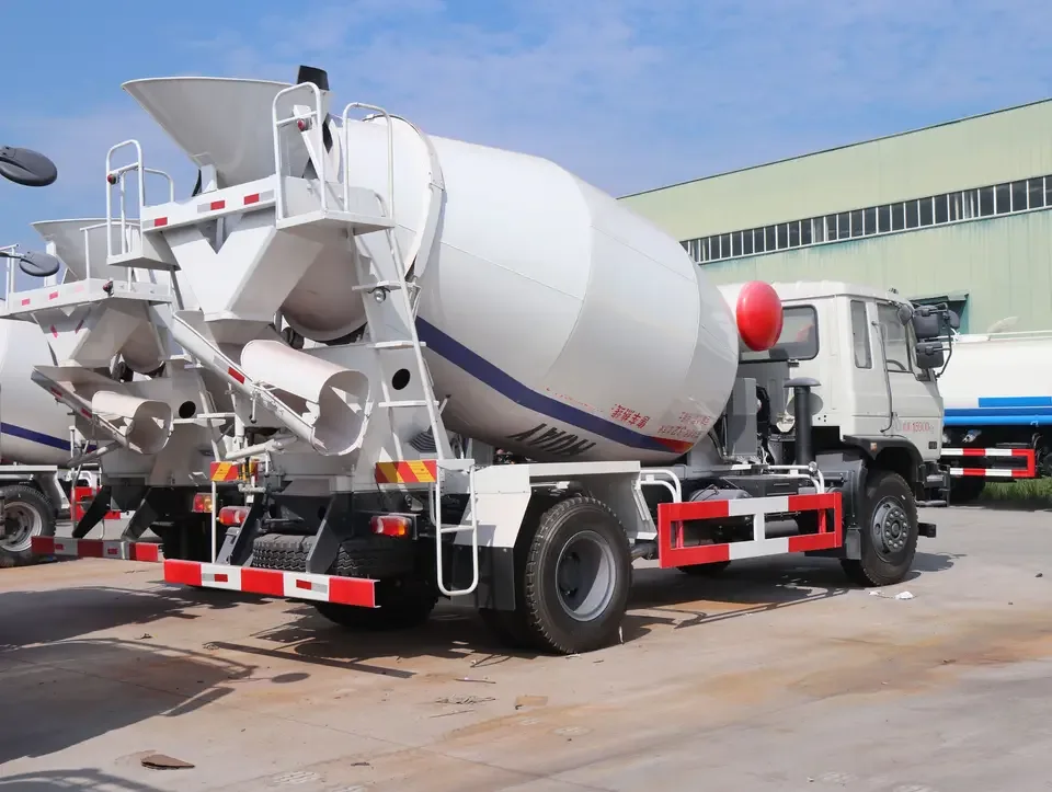 Dongfeng 4x2 6m³ Concrete Mixing Tank Truck