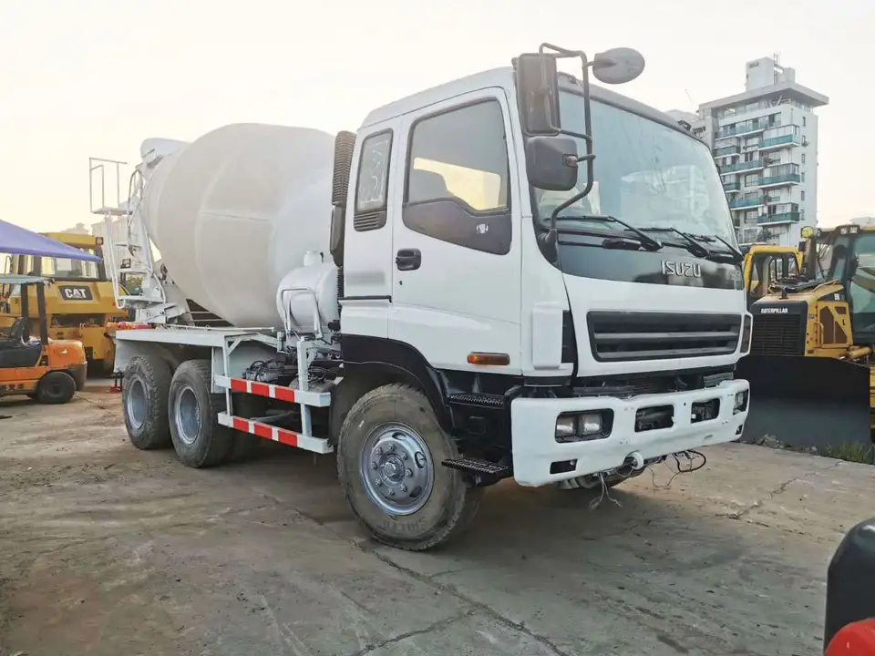 ISUZU 6x4 10 wheeler 10 CBM concrete transit mixer truck