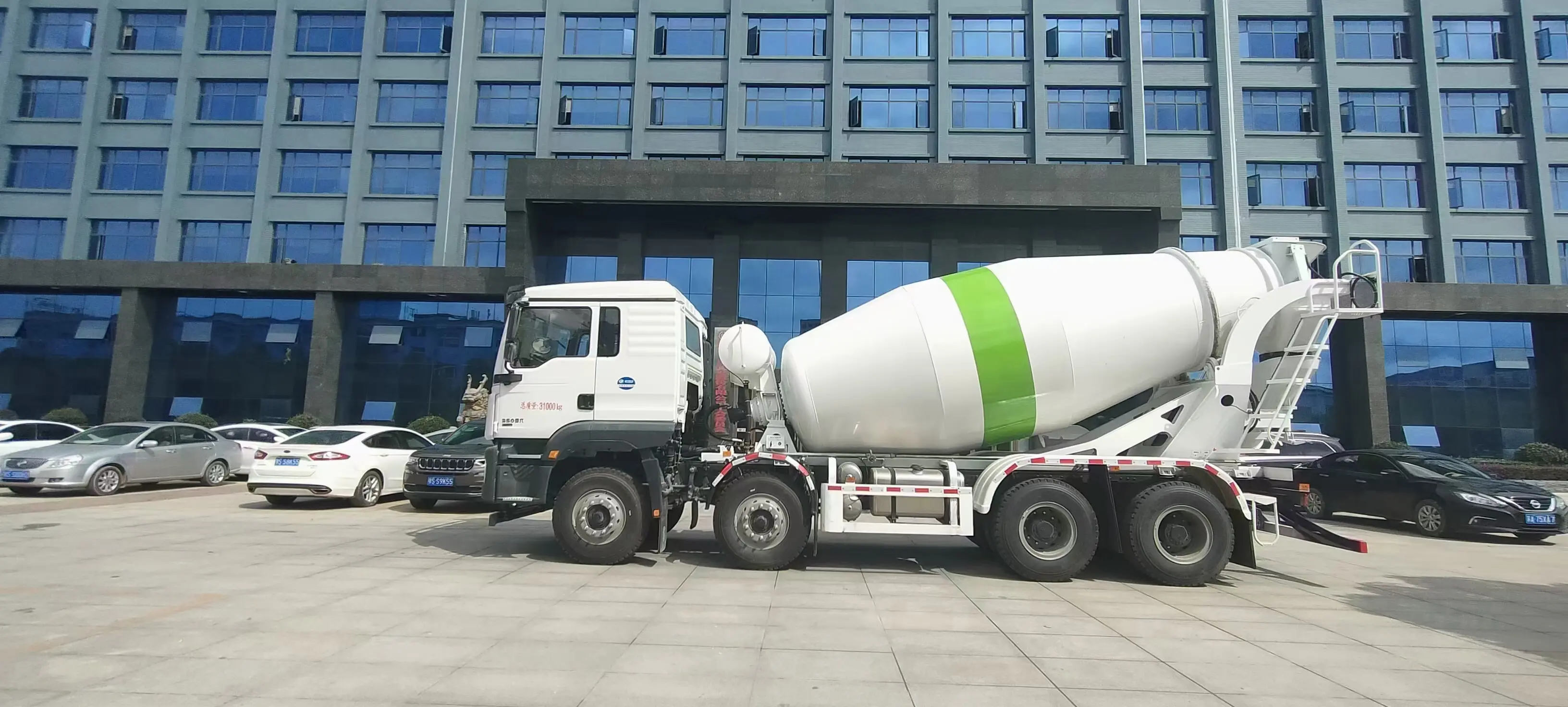 Shacman 8x4 12 wheeler 14CBM concrete transit mixer truck