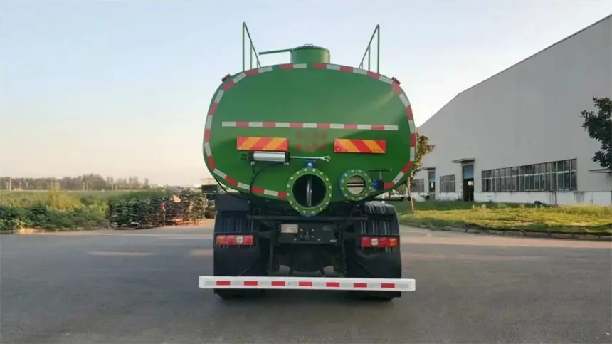 Sinotruk HOWO 8x4 12wheels Tank dump truck