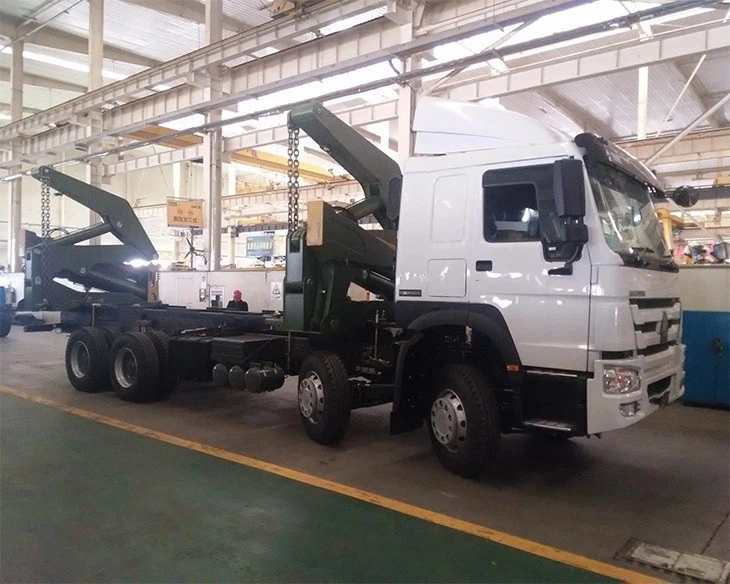 Strong Sinotruck HOWO 8X4 Side Lifter Crane Truck for 20FT 40FT Container