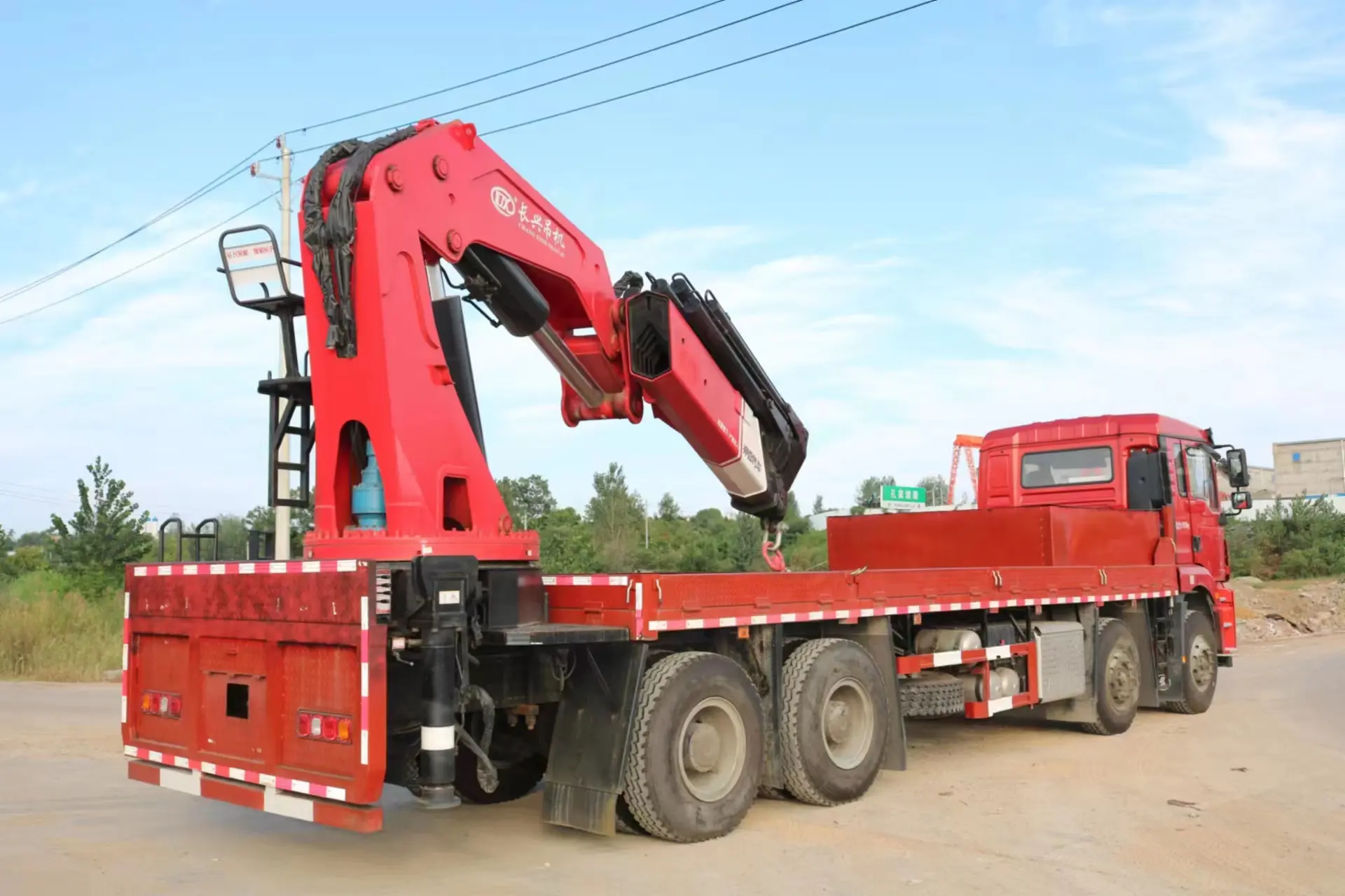 Shacman 8X4 12Wheels Cargo Truck with 16ton Knuckle Crane Install on the tailboard