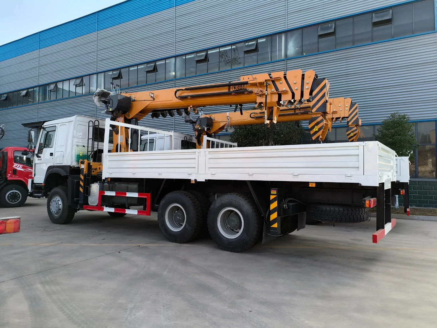 Sinotruck HOWO off Road Crane Truck 6X6 14ton Mobile Truck Mounted Crane