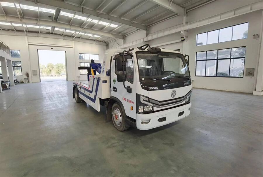 Dongfeng Mini Wheel Lifting Rollback Trucks Integrated Tow and Crane Wrecker Road Rescue Towing Truck