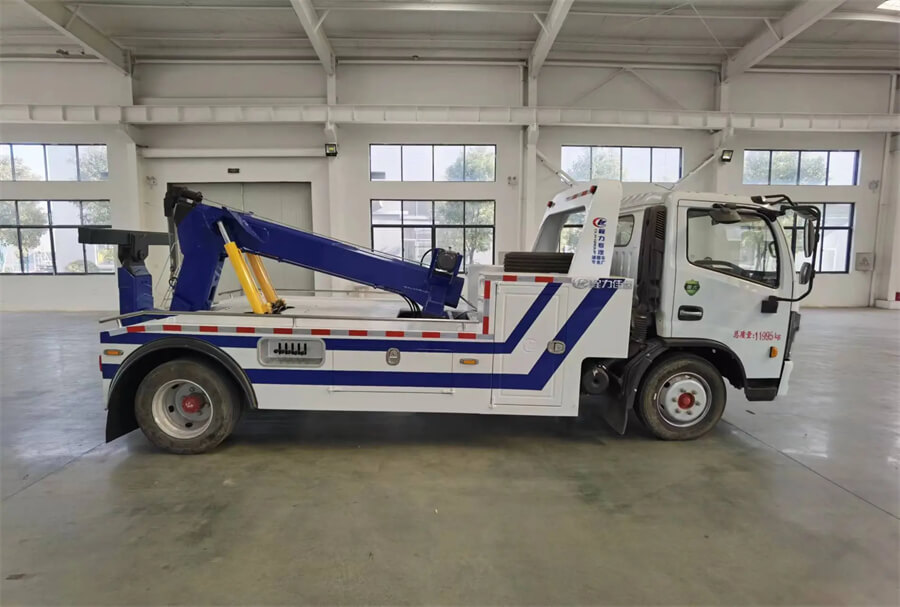 Dongfeng Mini Wheel Lifting Rollback Trucks Integrated Tow and Crane Wrecker Road Rescue Towing Truck