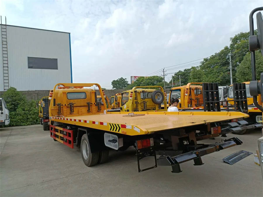 Isuzu 4t 5t Light Flatbed Platform Wrecker One-Towing-Two Road Car Rescue Towing Truck