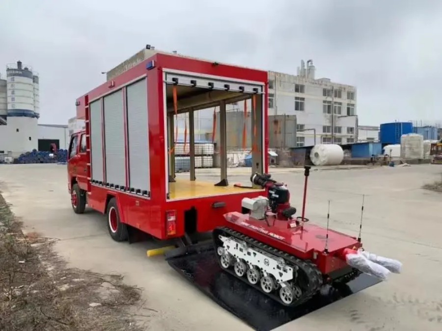 Mobile fire fighting robot