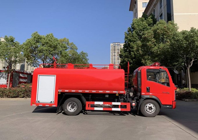 HOWO 8tons water sprinkler fire truck