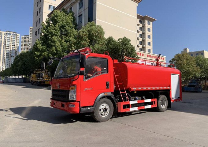 HOWO 8tons water sprinkler fire truck