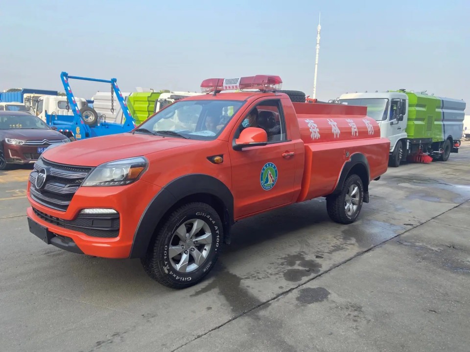 Small Water Bowser Fire Truck