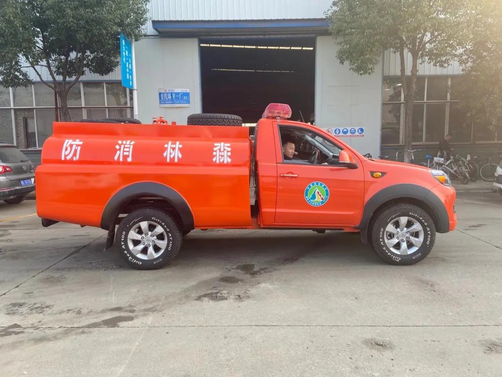 Small Water Bowser Fire Truck