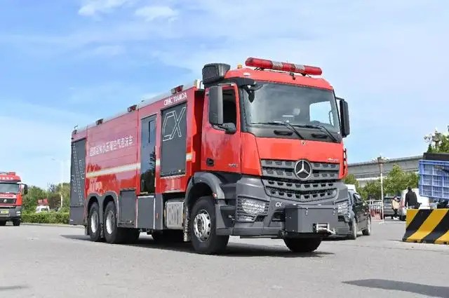 8x4 Super Foam Dry Chemical Powder Fire Truck