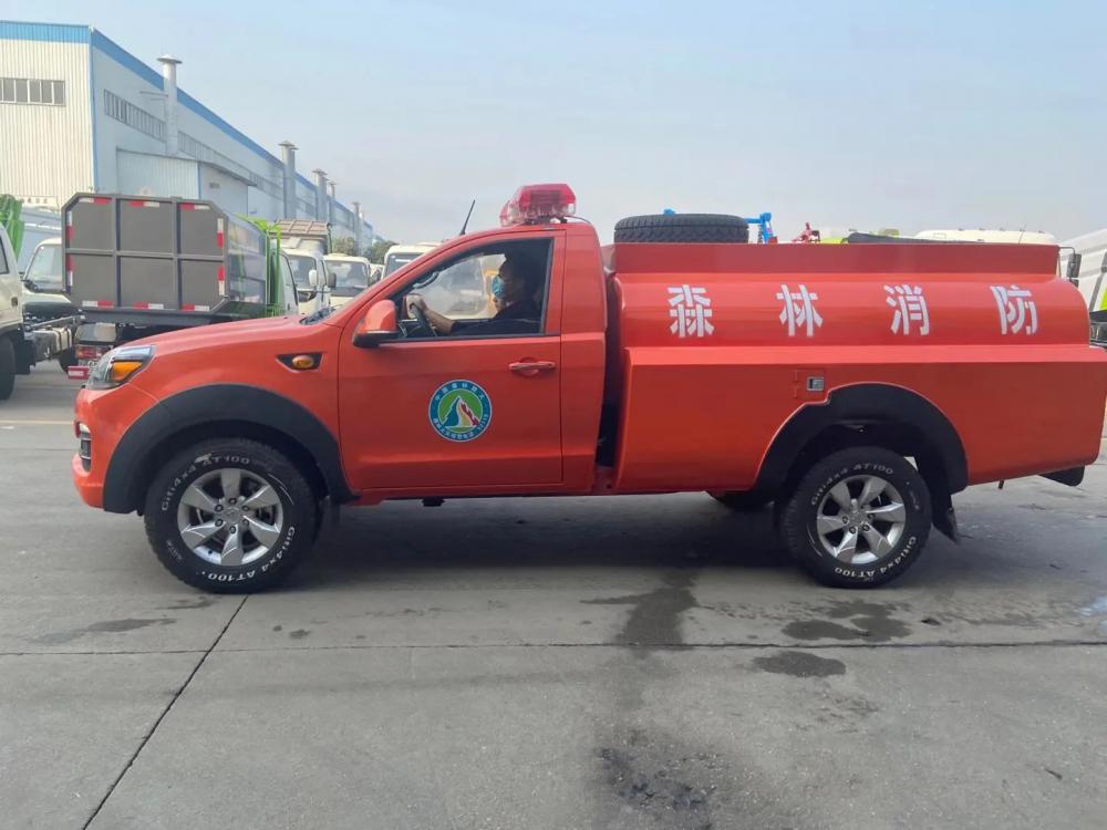 Small Water Bowser Fire Truck