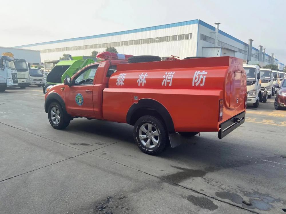 Small Water Bowser Fire Truck
