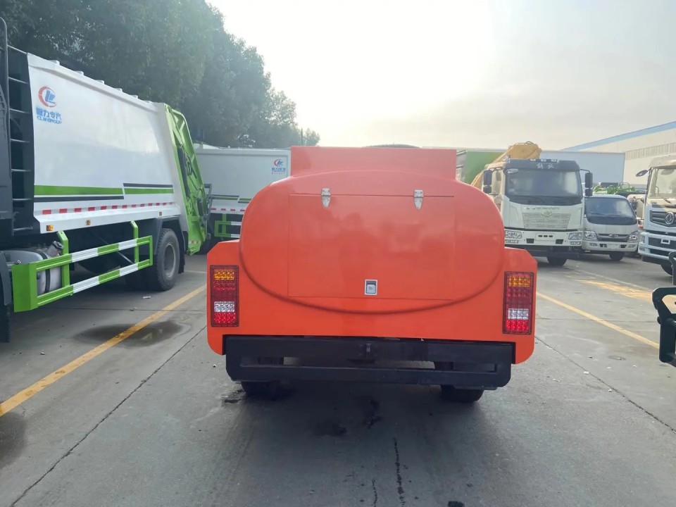 Small Water Bowser Fire Truck