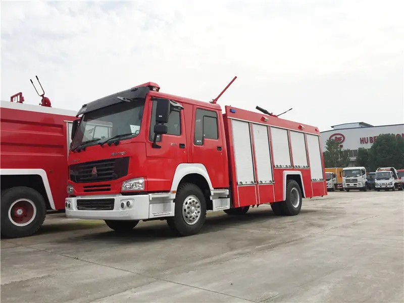 SINOTRUK HOWO 4X2 Foam dry powder fire engine