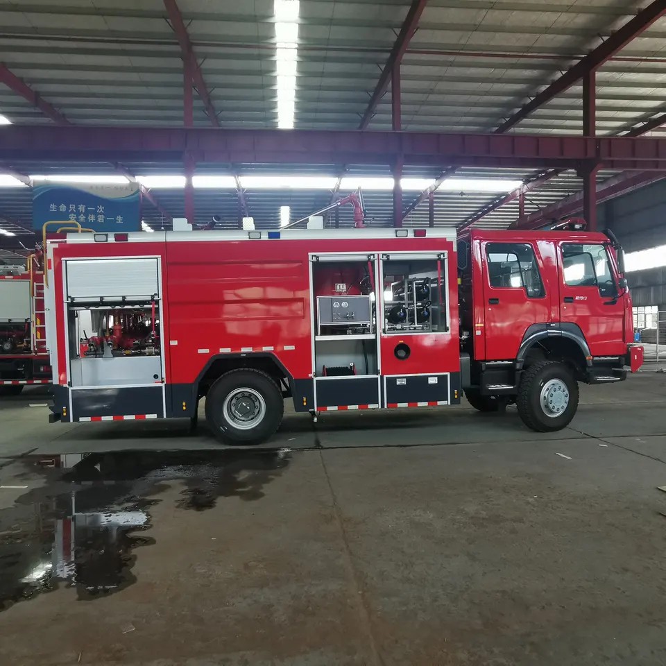 SINOTRUK HOWO 4X4 Foam dry powder fire engine