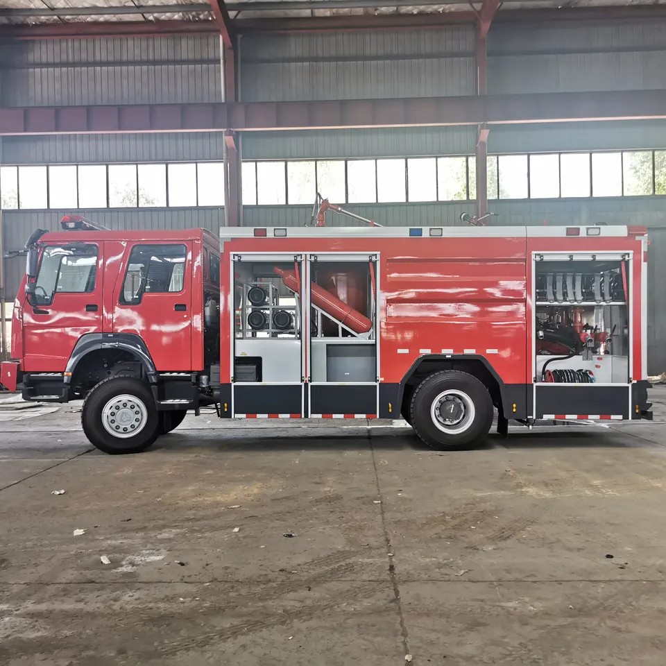 SINOTRUK HOWO 4X4 Foam dry powder fire engine