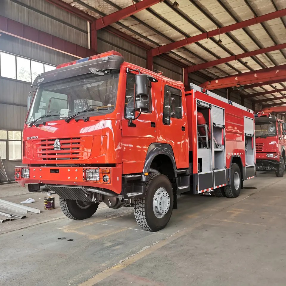 SINOTRUK HOWO 4X4 Foam dry powder fire engine