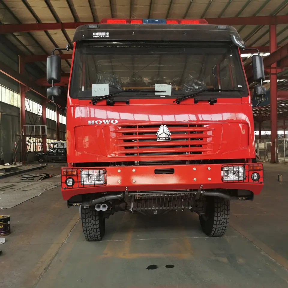 SINOTRUK HOWO 4X4 Foam dry powder fire engine