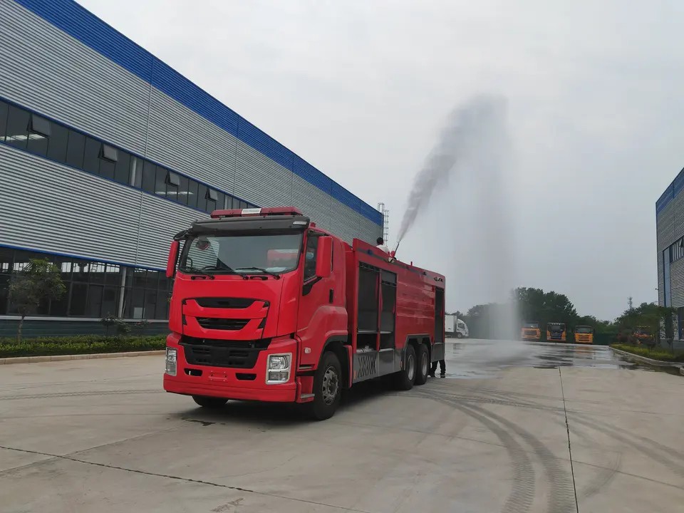 ISUZU GIGA Foam Dry Chemical Powder Fire Truck