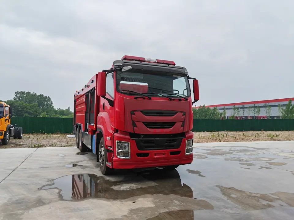 ISUZU GIGA Foam Dry Chemical Powder Fire Truck