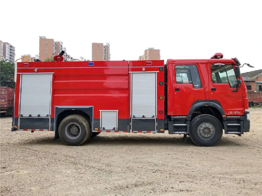 HOWO 9000 Liters Foam Water Fire Fighting Truck