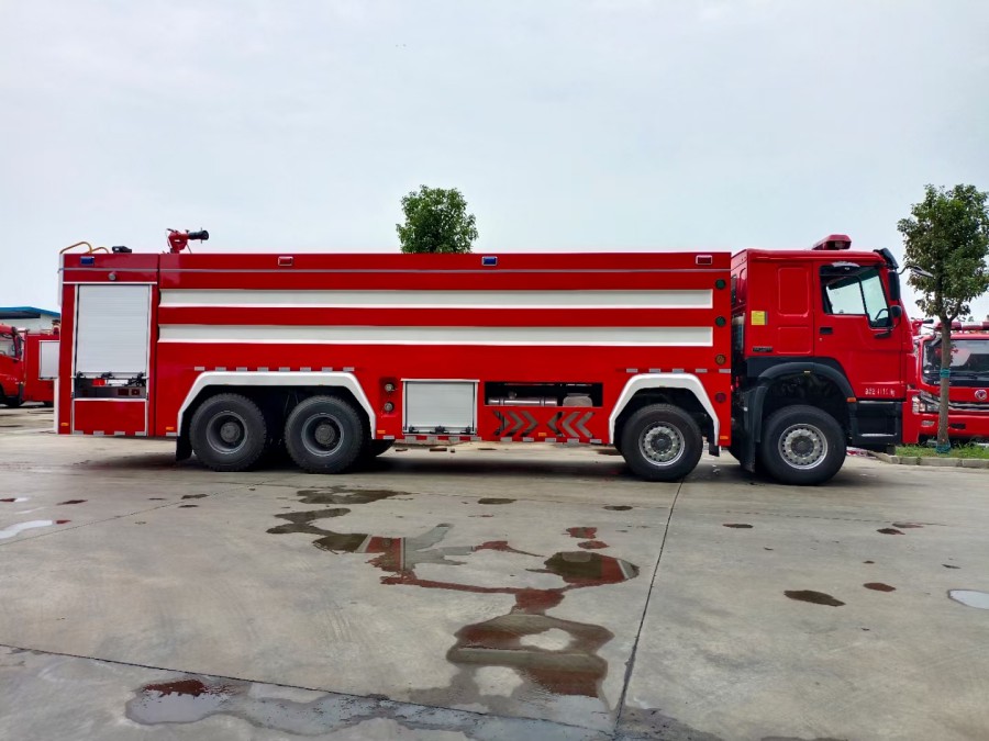 HOWO 20tons Sinotruk Forest Fire Fighting Truck