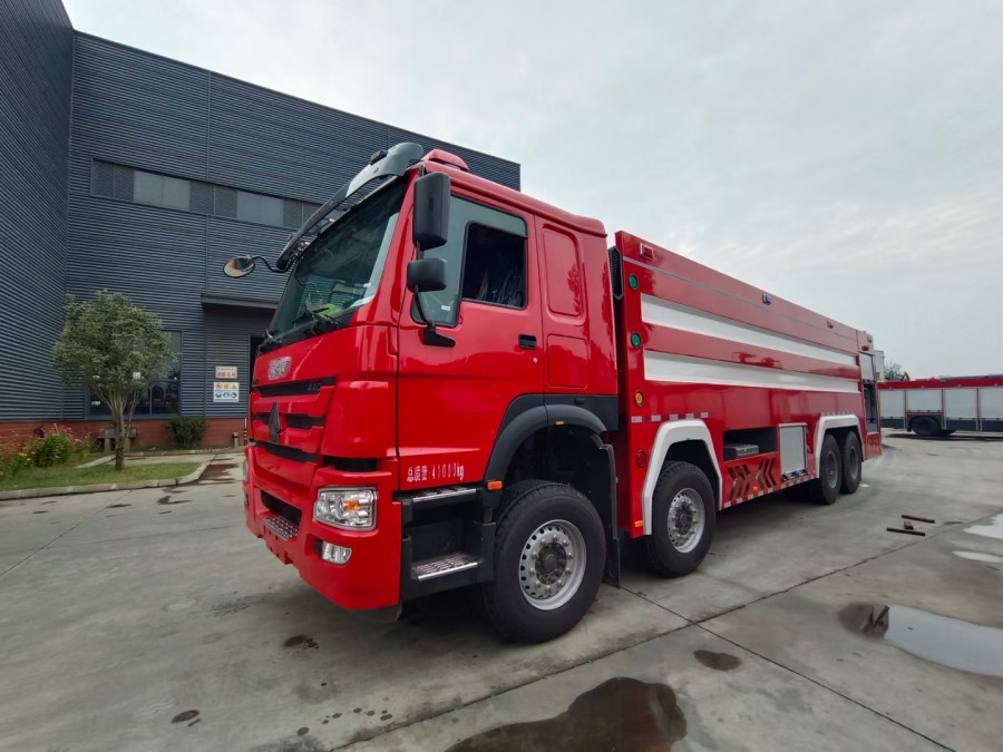 HOWO 20tons Sinotruk Forest Fire Fighting Truck
